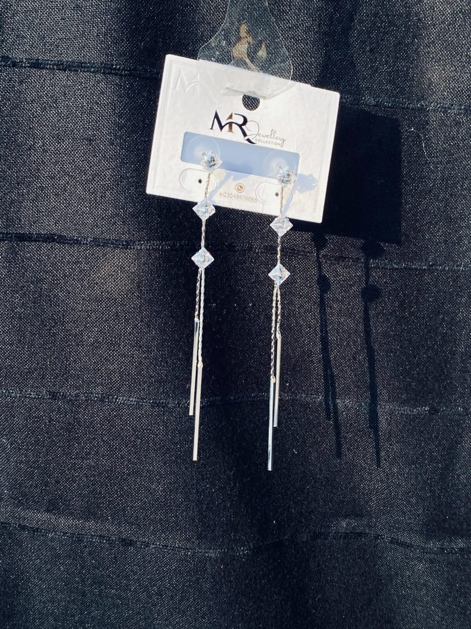 Silver Thread Earrings with Crystal Detailing – Elegant Jewelry